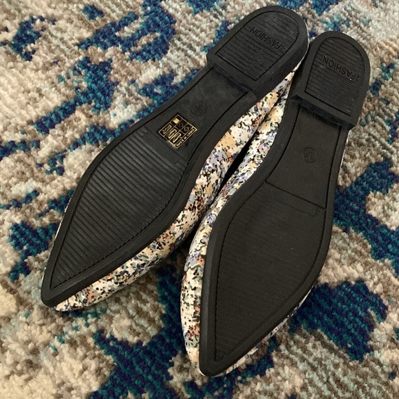 Stylish cloth flats. - Picture 3 of 5